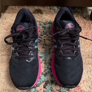 ASICS Women’s Gel-Nimbus 23 Running Shoes, 6, Black/Pure Silver